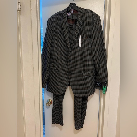 Paisley & Gray Suit - Picture 1 of 16